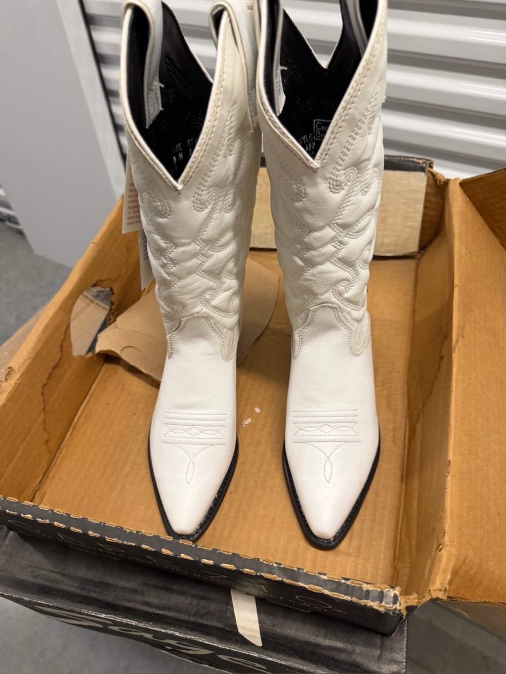 Capezio White Pointed Toe Western Boots vintage size 5M slight defect, scuff mar
